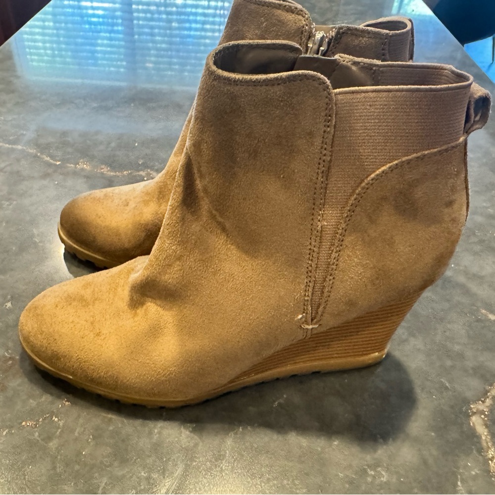 Nine West Suede Ankle Boots Size 8 Taupe‎